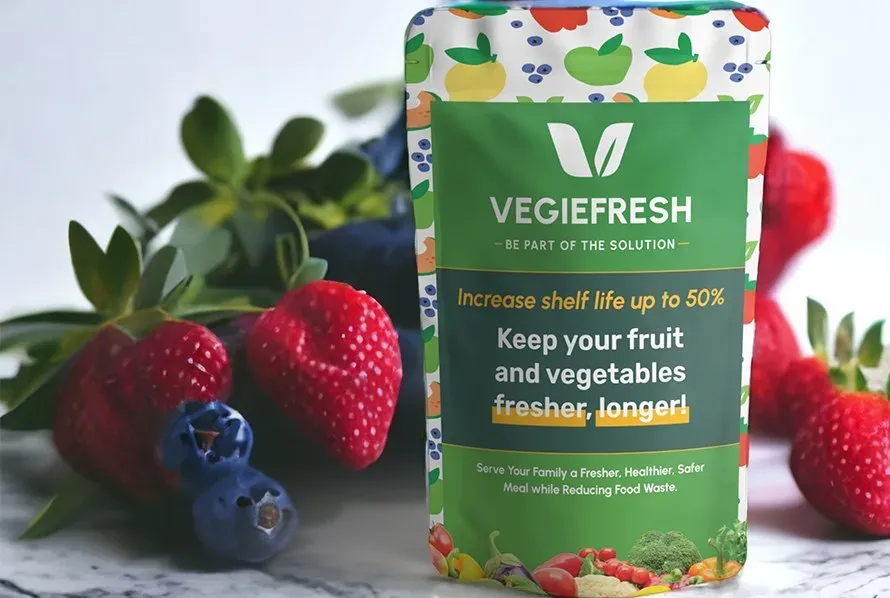 VegieFresh bag with strawberries and blueberries